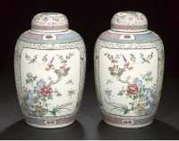 19th century A pair of famille rose ginger jars and domed covers